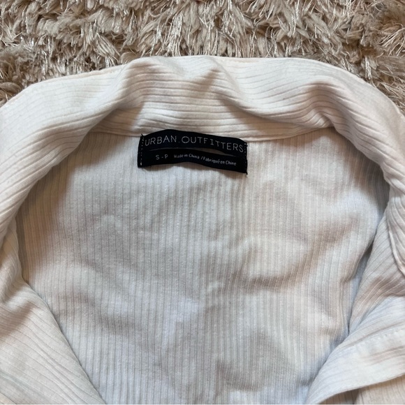 Urban Outfitters Button Down Ribbed Collared Shirt - Picture 2 of 4